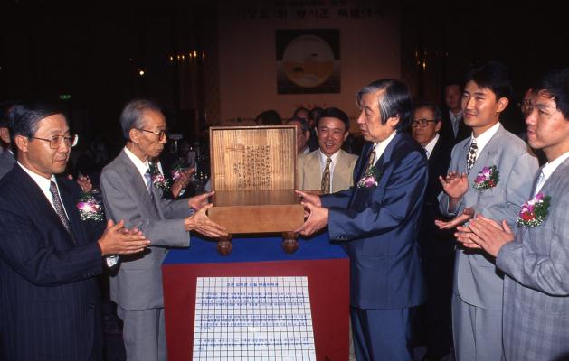 일본기원 김옥균바둑판 전달.이창호-류시훈 특별대국 전야제